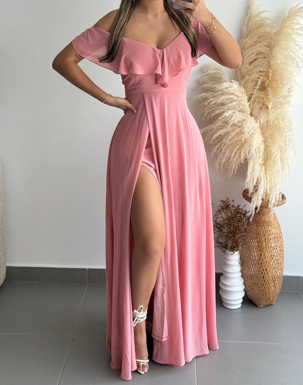 ✨ Realza tu belleza con nuestro espectacular vestido Deluxe ✨