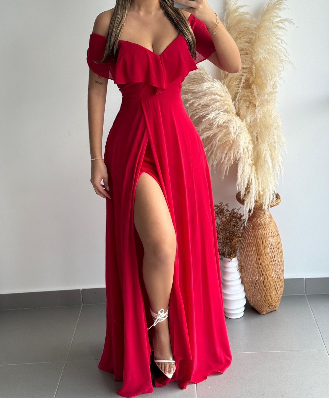 ✨ Realza tu belleza con nuestro espectacular vestido Deluxe ✨